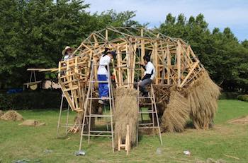 巨型「稻草猛獸」．親子旅日必去