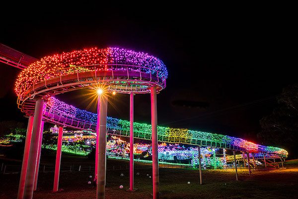 日本黑夜「閃亮樂園」．親子「戰鬥力」