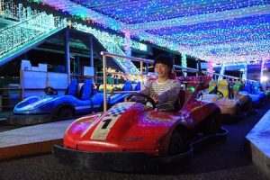  日本黑夜「閃亮樂園」．親子「戰鬥力」