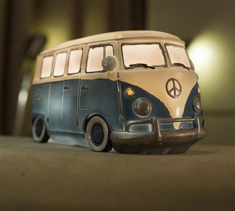 VW 古董「夜燈」．由「麵包車」點亮