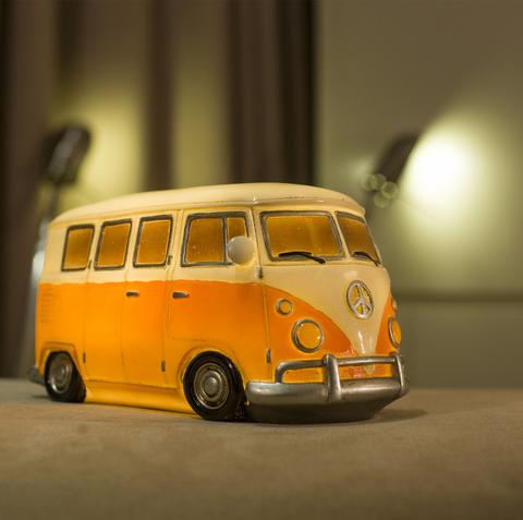 VW 古董「夜燈」．由「麵包車」點亮
