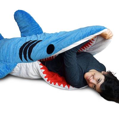 超酷「巨鯊」睡袋．瞓得霸氣