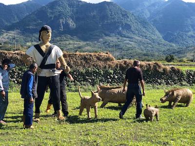 巨型「稻草動物」．台灣親子上場